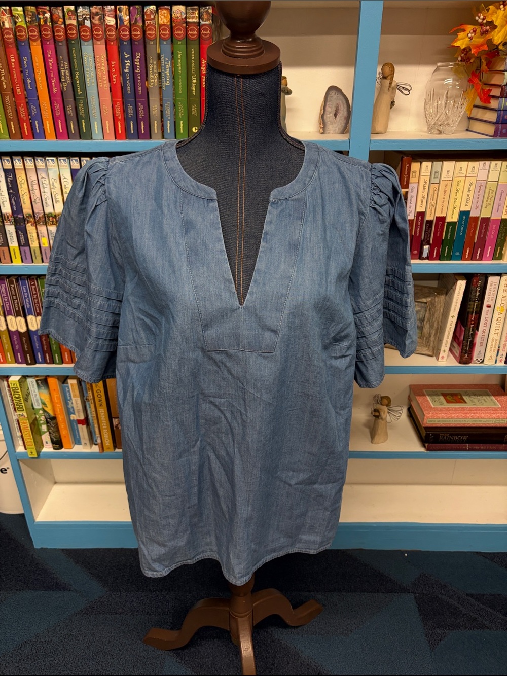 Crown and ivy 1x chambray blouse
